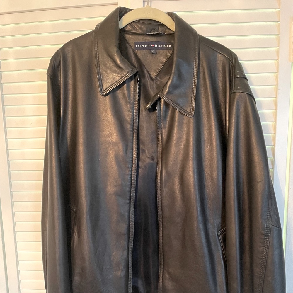EUC Men’s Black Leather Tommy Hilfiger Jacket